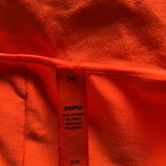 Skims essential bodysuit in poppy. New. - Picture 4 of 5